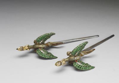 图片[2]-Gilt bronze hairpin inlaid with European glass flying dragon decoration, Qing dynasty, Jiaqing reign (1796-1820)-China Archive